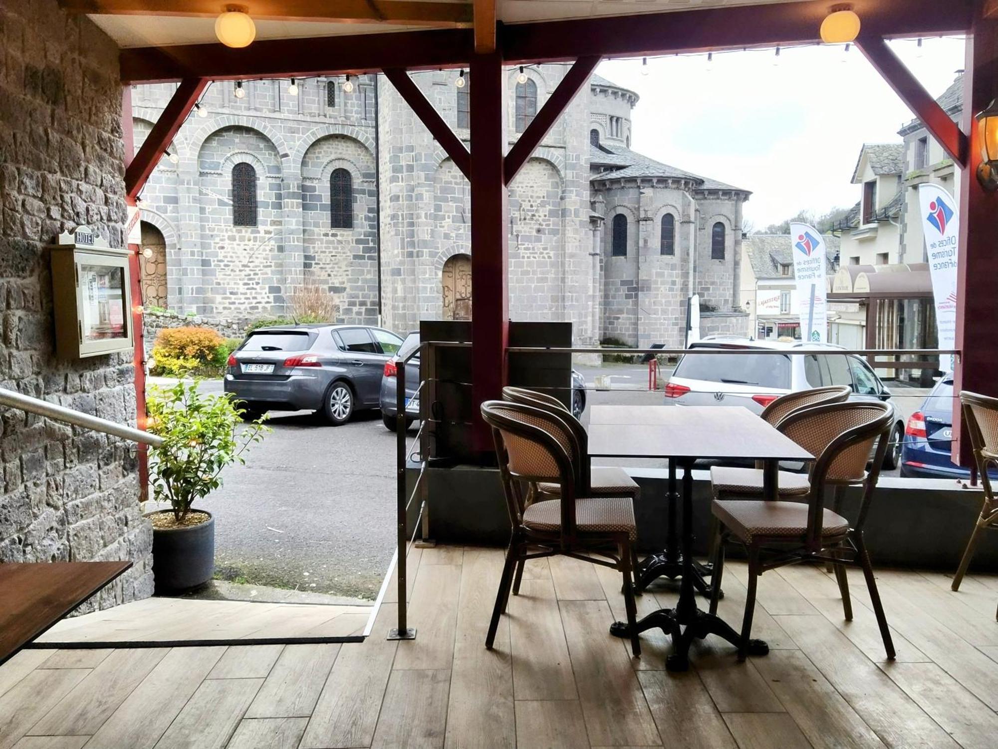 Hotel Restaurant Notre Dame Orcival Exteriör bild